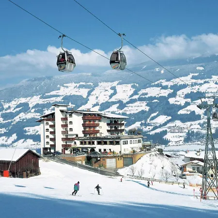 In Kaltenbach Near Lift * 스텀